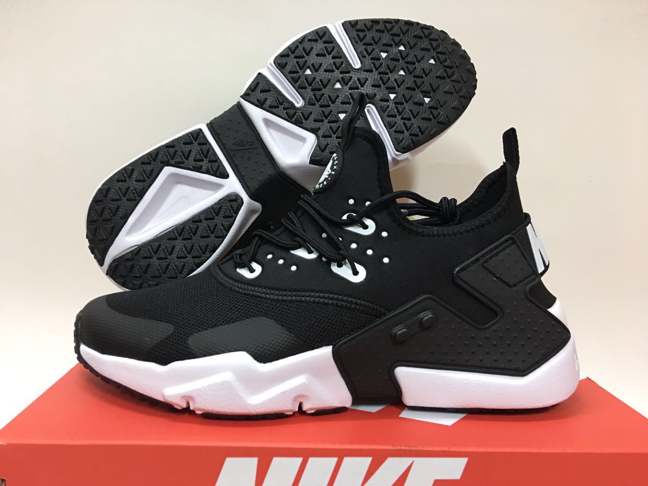 Men Nike Air Huarache 6 Black White